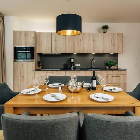 Alpensuites Apartman *